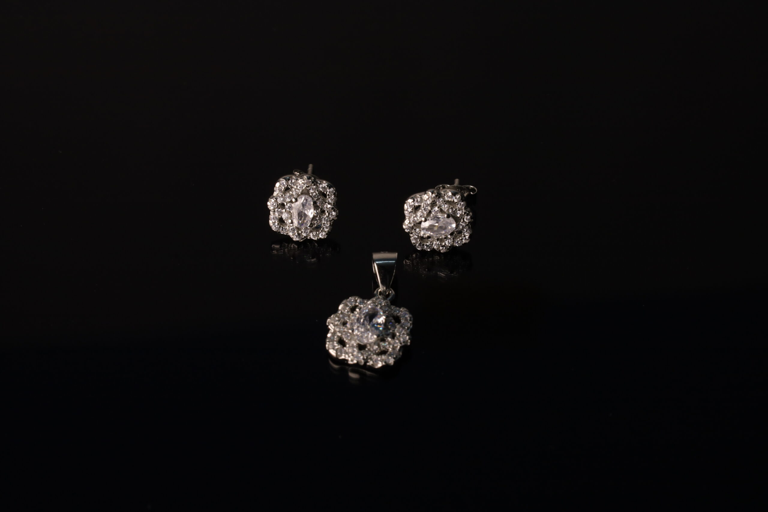 Zilvern Classic Silver Pendant & Stud Set - Image 5