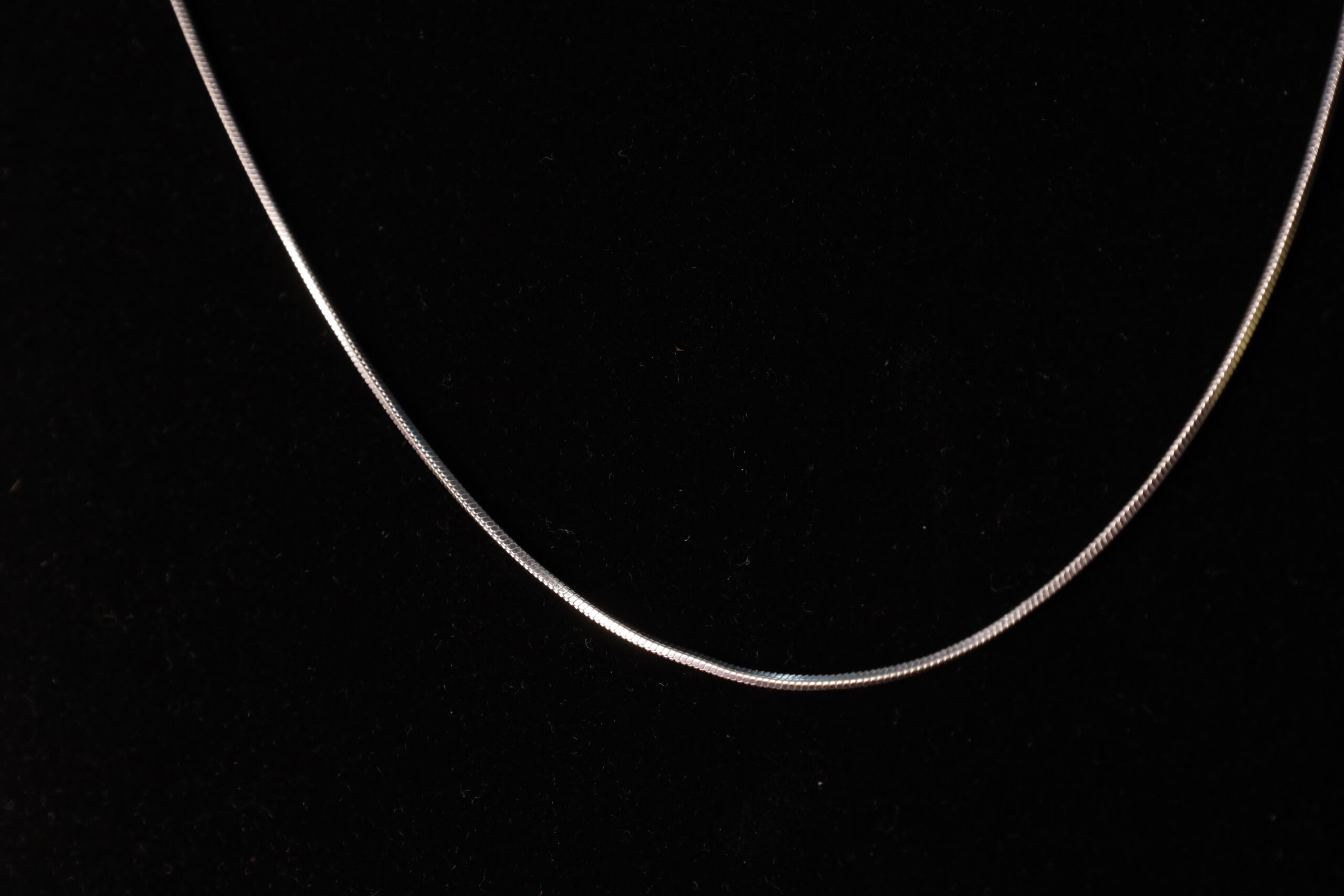 Zilvern Minimal Flat Silver Chain - Image 4