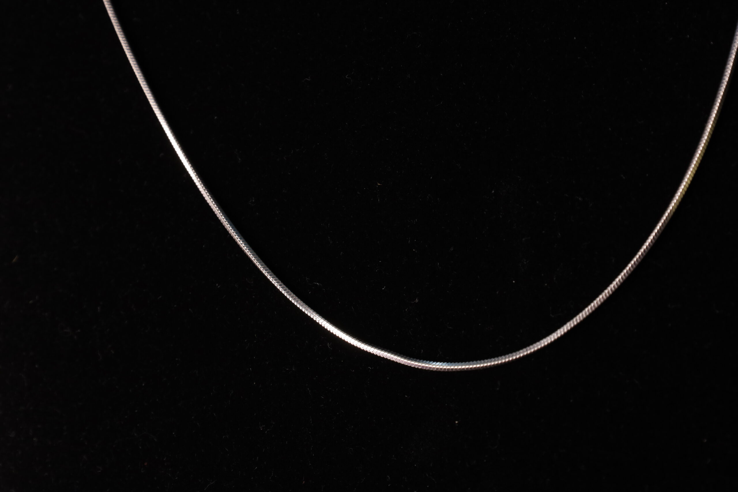 Zilvern Minimal Flat Silver Chain - Image 5