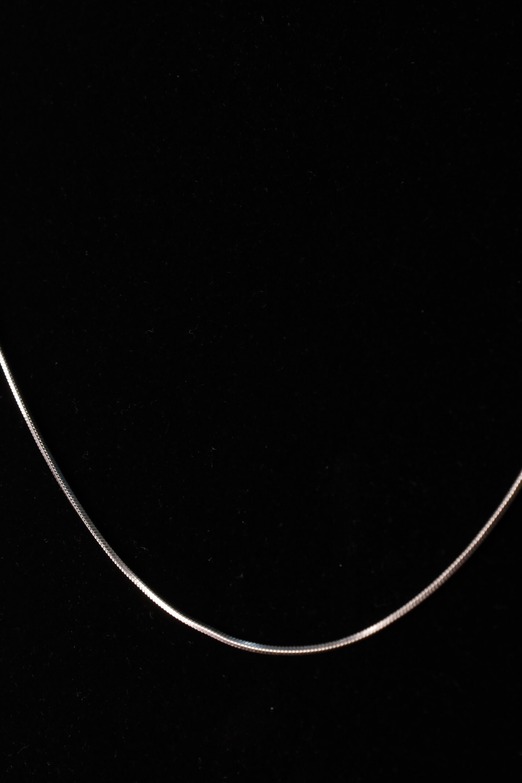 Zilvern Minimal Flat Silver Chain - Image 6